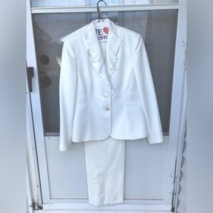 Nipon Boutique elegant white pant suit. Lined and beautifully designed.